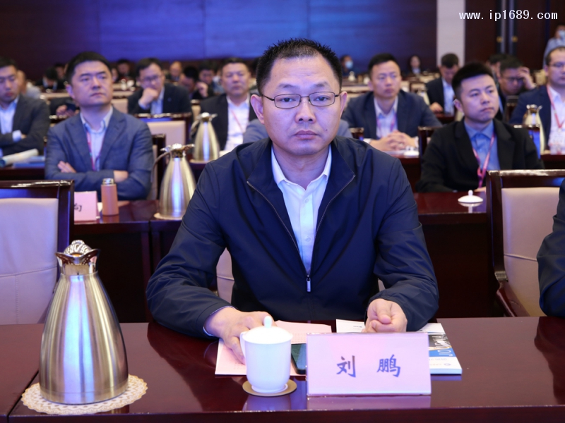 承辦單位淄博朗達復(fù)合材料有限公司董事長劉鵬
