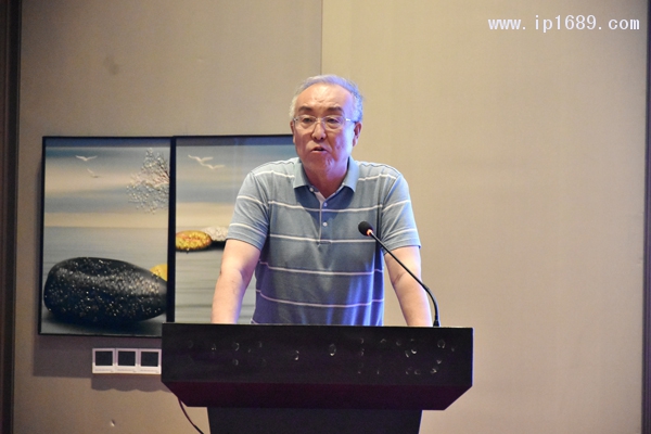 山西省住房和城鄉(xiāng)建設(shè)廳原副廳長(zhǎng)、省塑料行業(yè)協(xié)會(huì)名譽(yù)顧問頊連斌講話