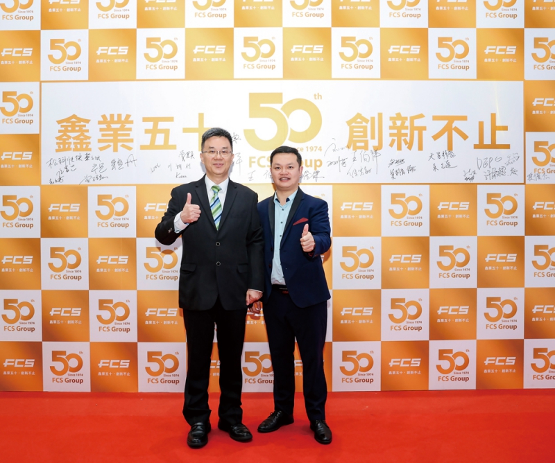 富強鑫集團副董事長王俊杰(左)和《塑膠工業(yè)》總經理徐森(右)合影-拷貝