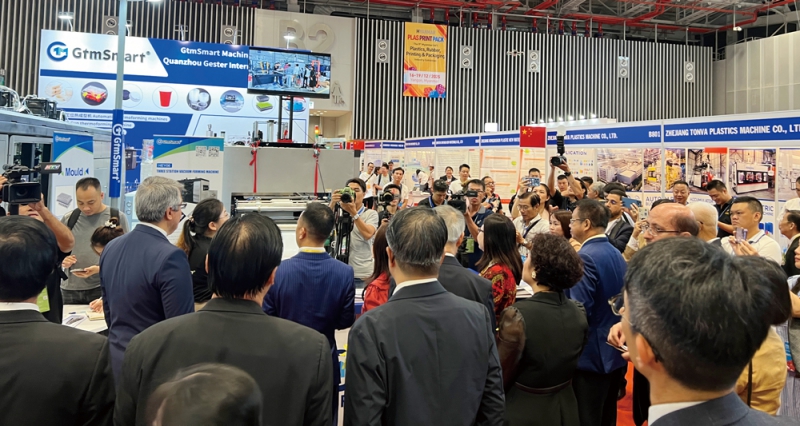 參展企業(yè)攜最新成果,結(jié)合當(dāng)?shù)匦枨?,展示功能性與可持續(xù)性創(chuàng)新產(chǎn)品和技術(shù)方案,獲國(guó)際買家和媒體矚目。-拷貝