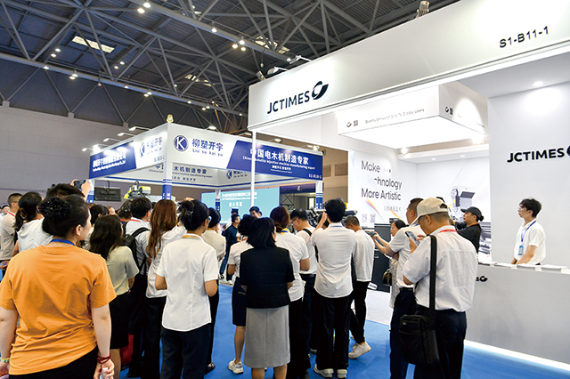 3觀眾與展商熱烈互動(dòng)