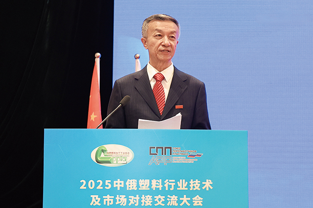 中國塑料加工工業(yè)協(xié)會榮譽(yù)理事長朱文瑋